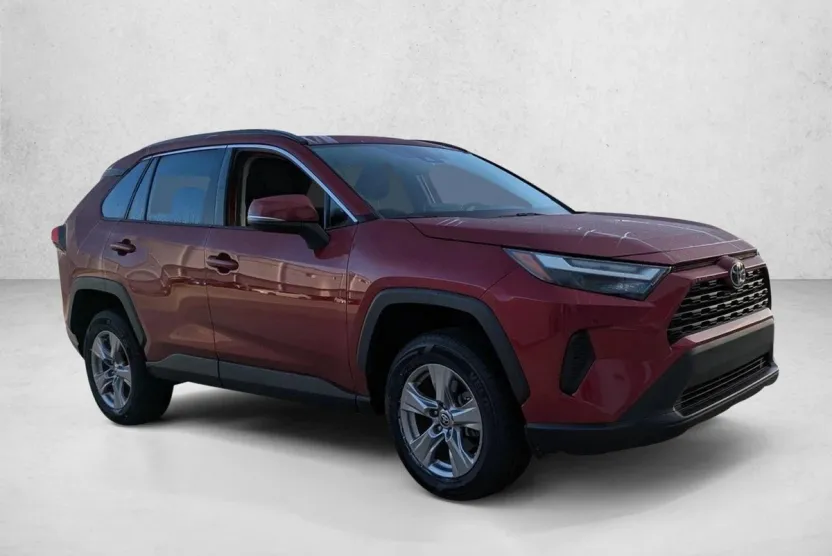 2024 Toyota RAV4 XLE photo 1