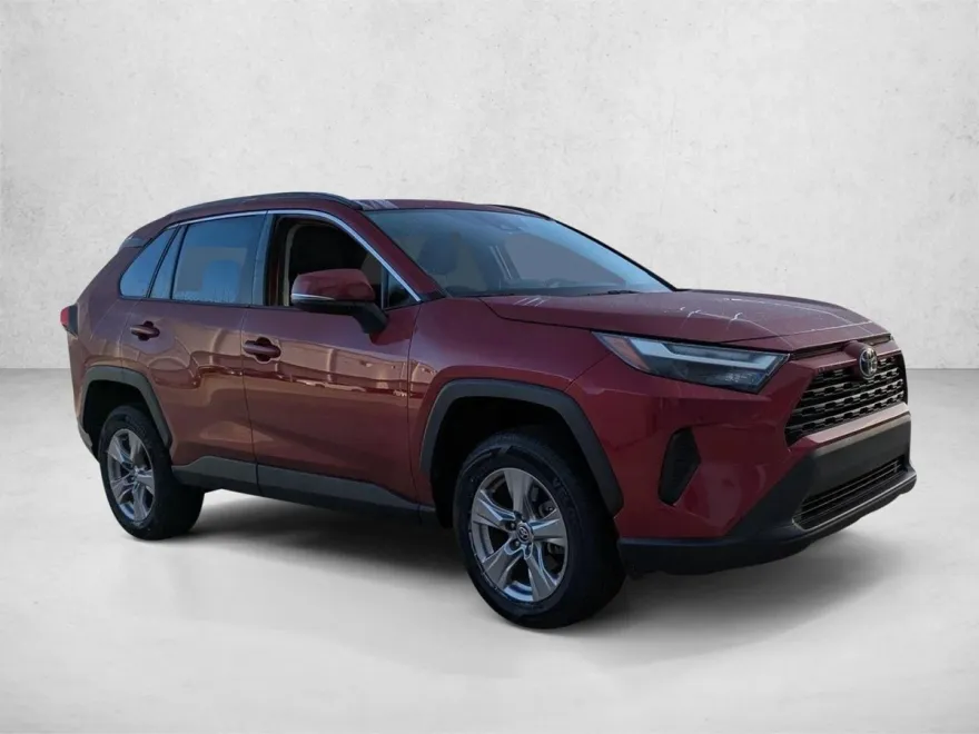 2024 Toyota RAV4 XLE photo 1