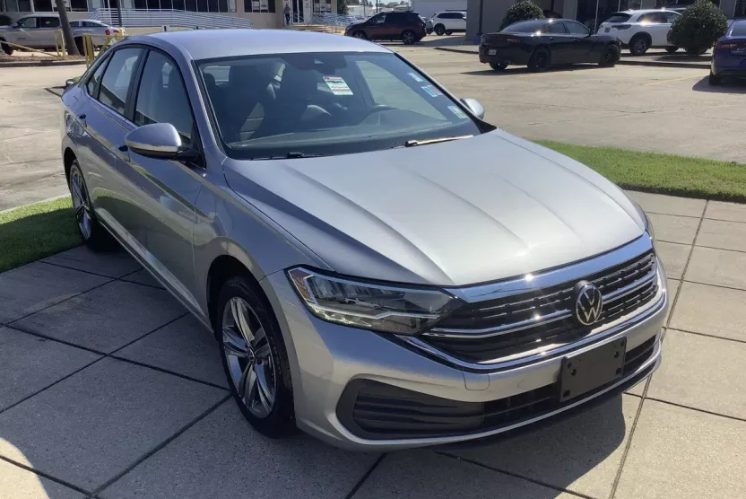 2024 Volkswagen Jetta SE photo 1