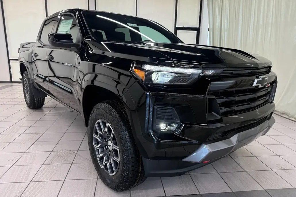 2026 Chevrolet Colorado Z71 photo 1