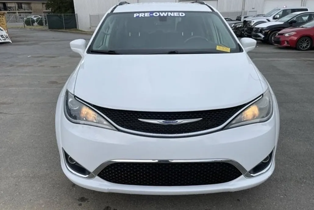 2020 Chrysler Pacifica Touring L photo 1