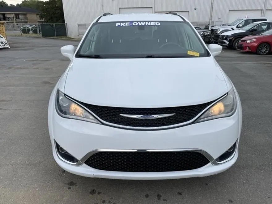 2020 Chrysler Pacifica Touring L photo 1
