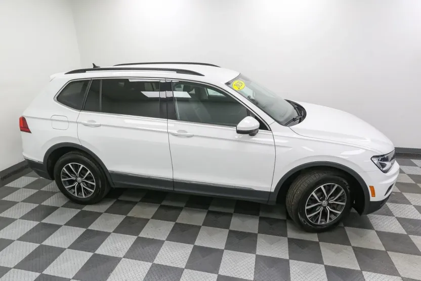 2020 Volkswagen Tiguan SE photo 1