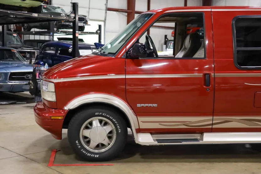 1998 Gmc Safari photo 1