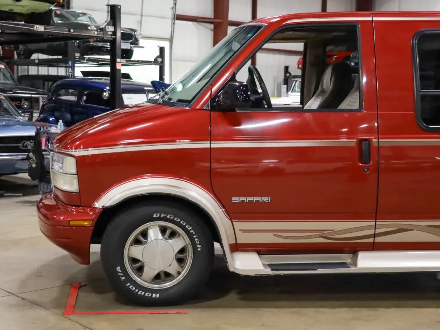 1998 Gmc Safari photo 1
