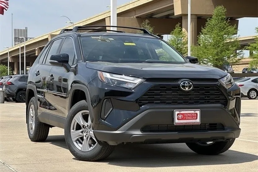 2025 Toyota RAV4 XLE photo 1