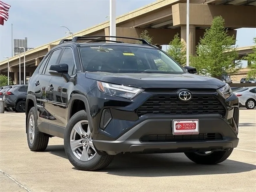 2025 Toyota RAV4 XLE photo 1