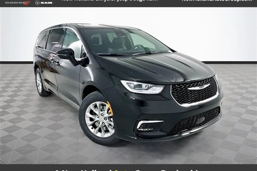 2026 Chrysler Pacifica photo 1
