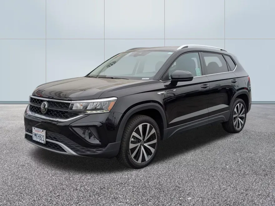 2024 Volkswagen Tiguan SE R-Line photo 1