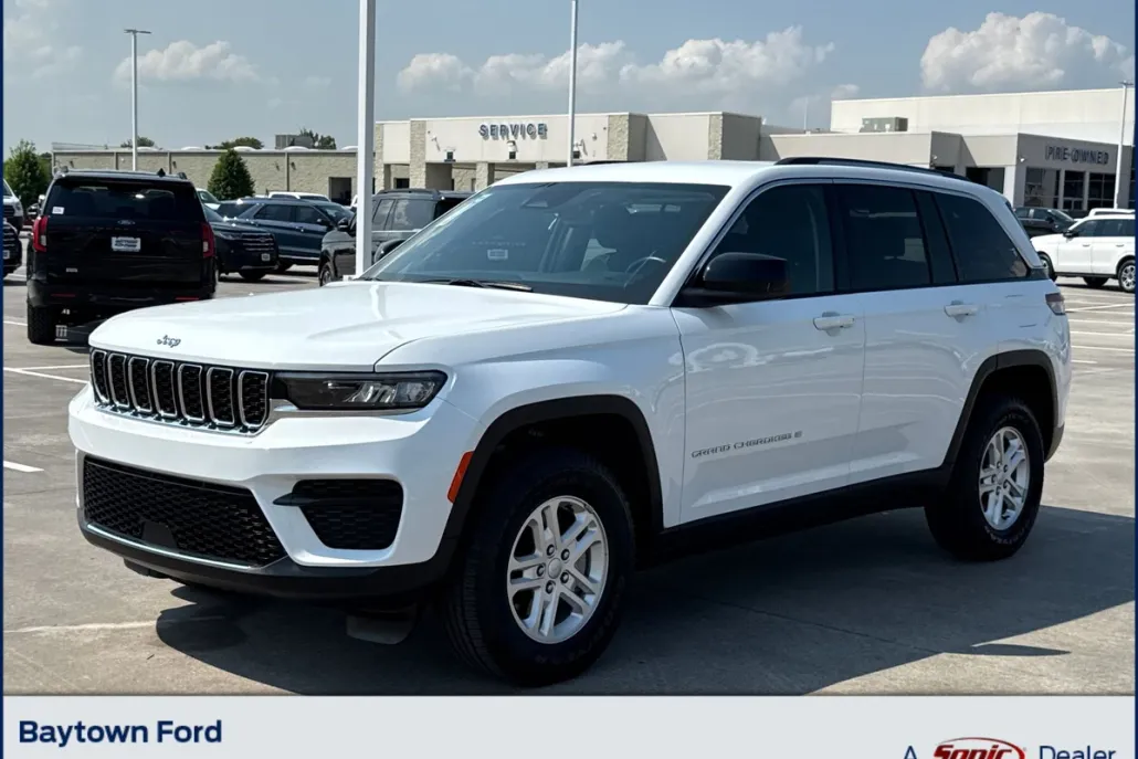 2022 Jeep Grand Cherokee Laredo photo 1
