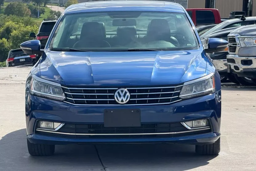 2016 Volkswagen Passat TDI SE photo 1