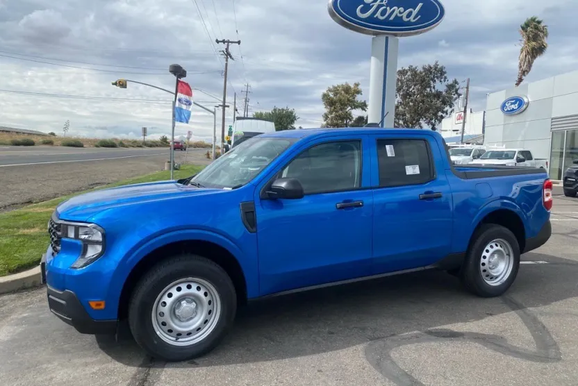 2025 Ford Maverick XL photo 1