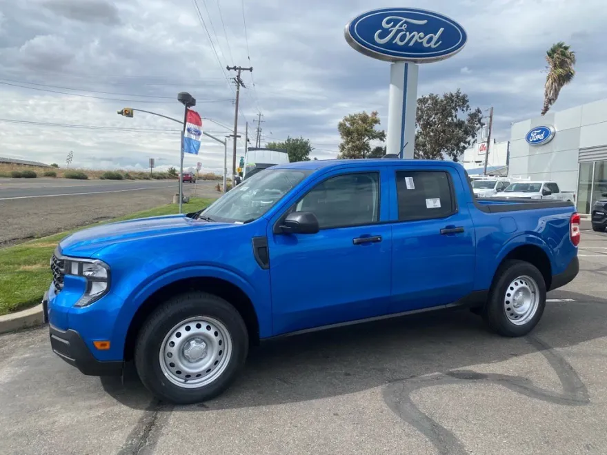 2025 Ford Maverick XL photo 1