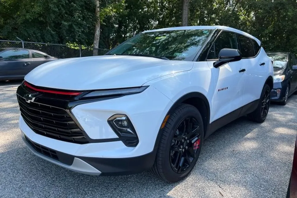 2025 Chevrolet Blazer 2LT photo 1