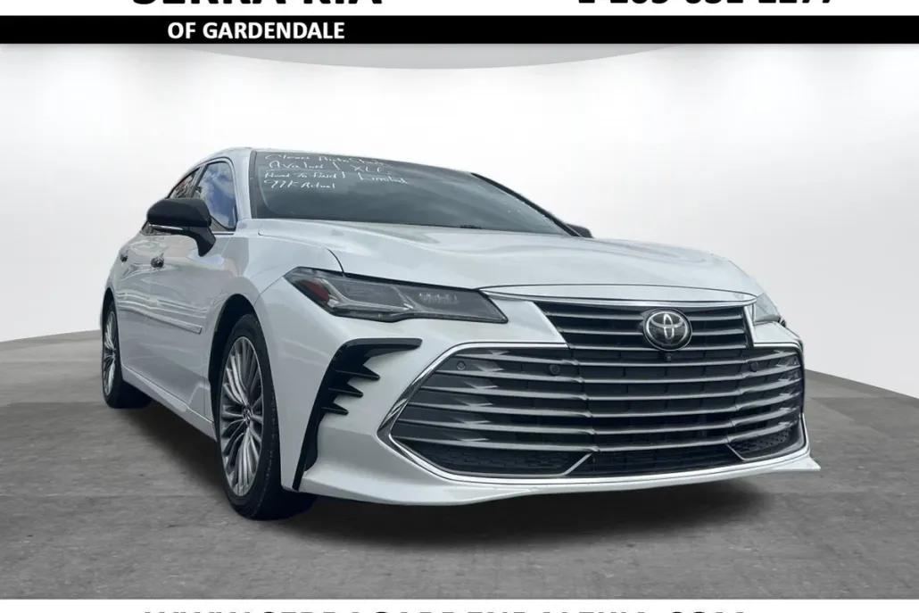 2019 Toyota Avalon Limited photo 1