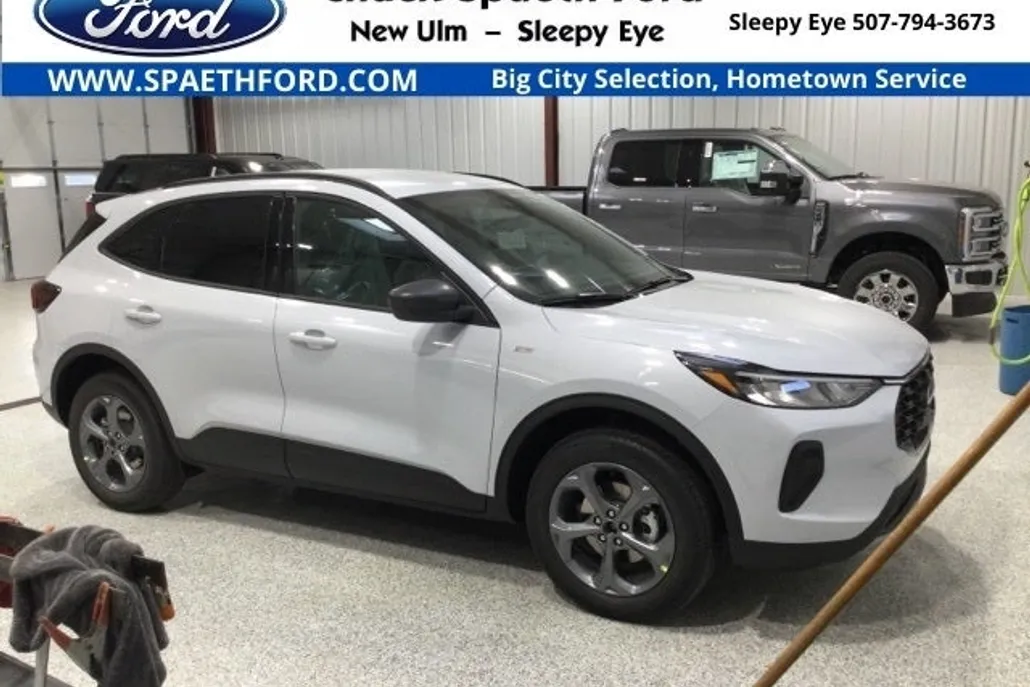 2025 Ford Escape ST-Line photo 1