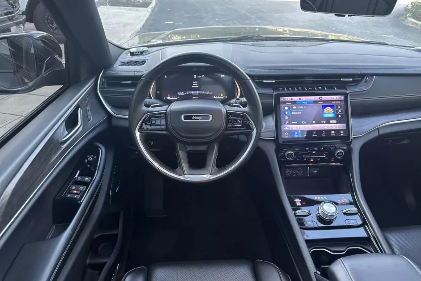 2022 Jeep Grand Cherokee Overland photo 1