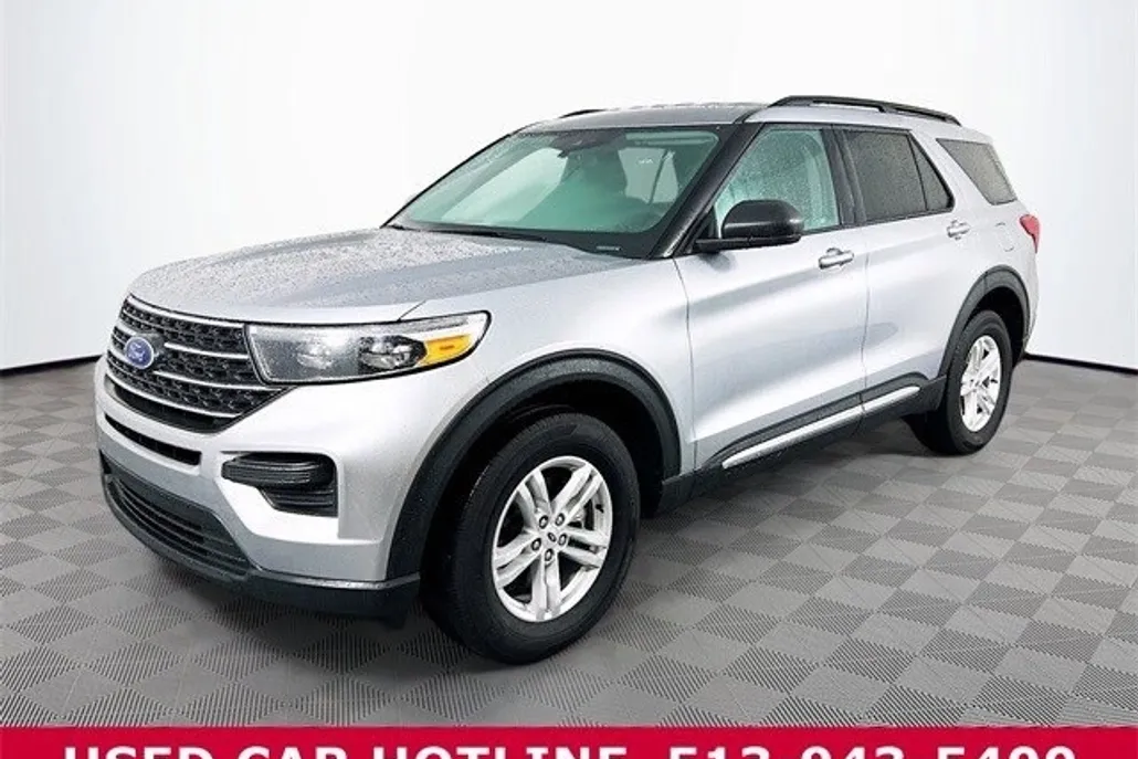 2023 Ford Explorer XLT photo 1