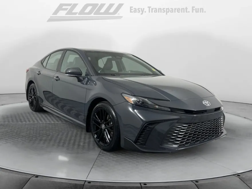 2025 Toyota Camry SE Hybrid photo 1