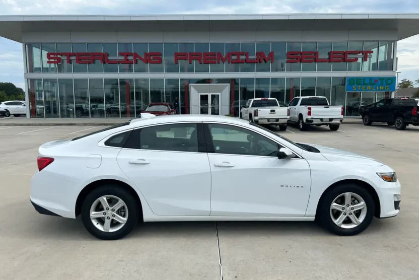 2024 Chevrolet Malibu 1LT photo 1