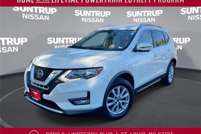 2018 Nissan Rogue SV photo 1