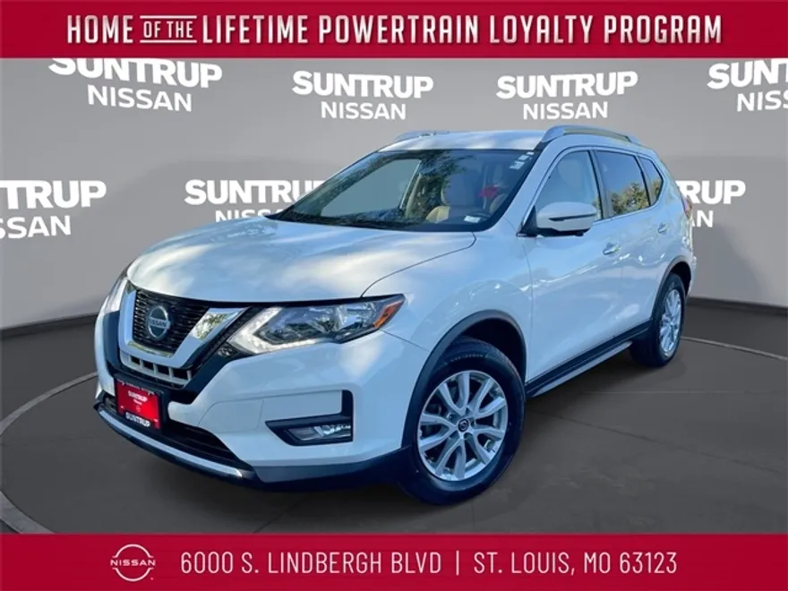 2018 Nissan Rogue SV photo 1