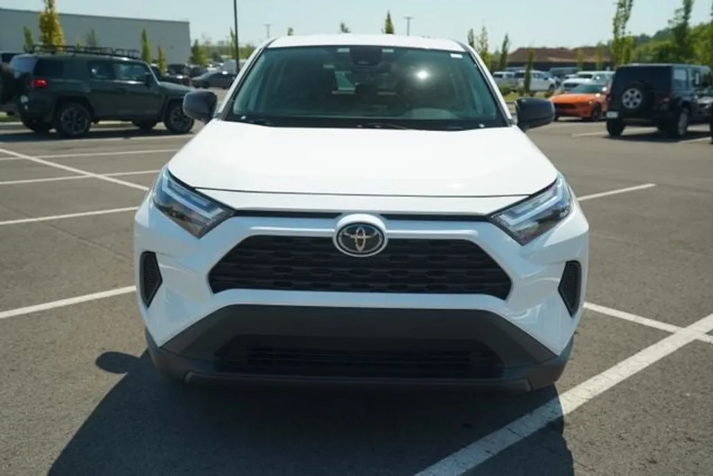 2024 Toyota RAV4 LE photo 1
