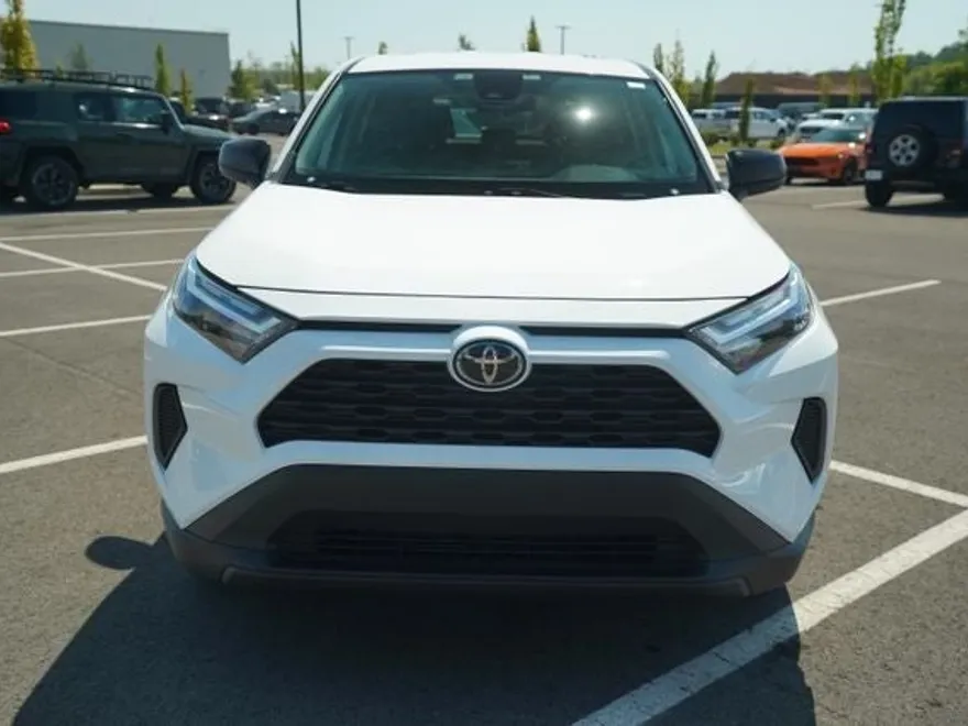 2024 Toyota RAV4 LE photo 1