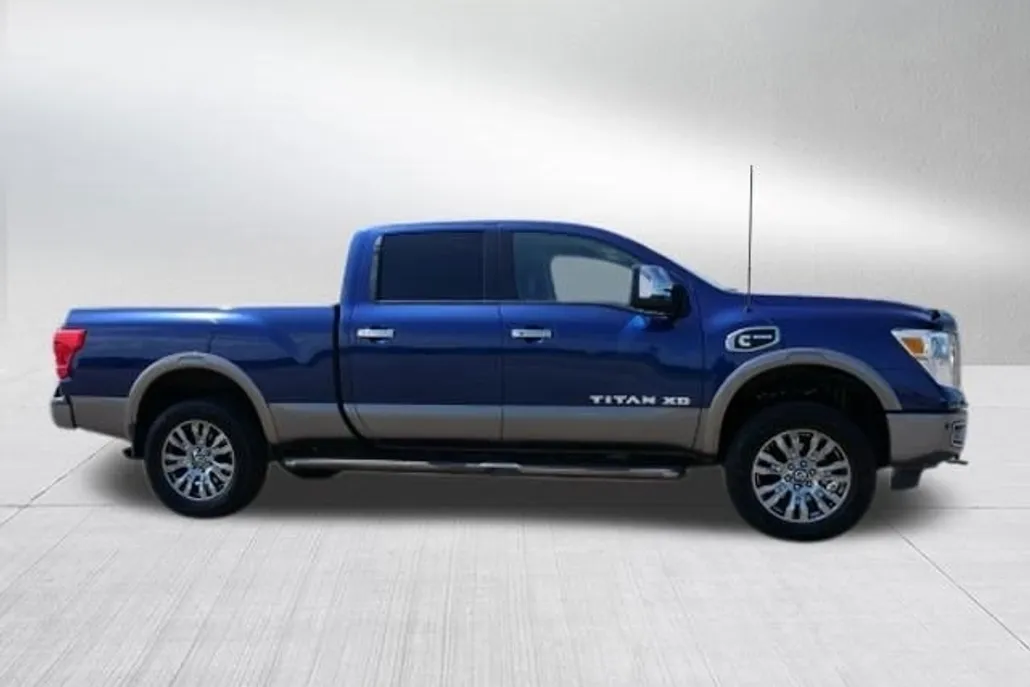 2018 Nissan Titan Platinum Reserve photo 1