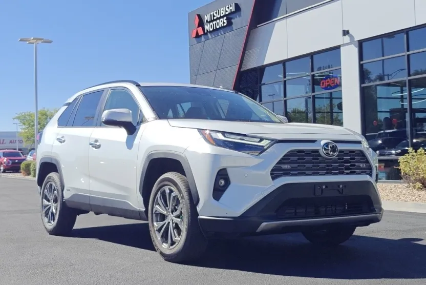 2025 Toyota RAV4 Hybrid Limited photo 1