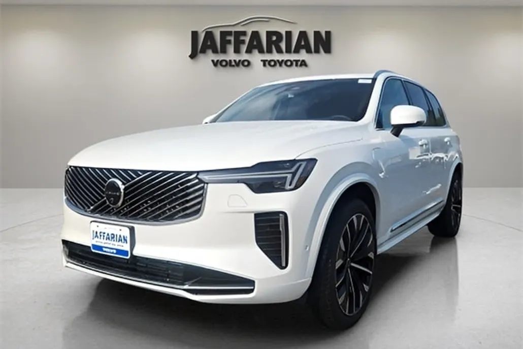 2025 Volvo XC90 T8 photo 1
