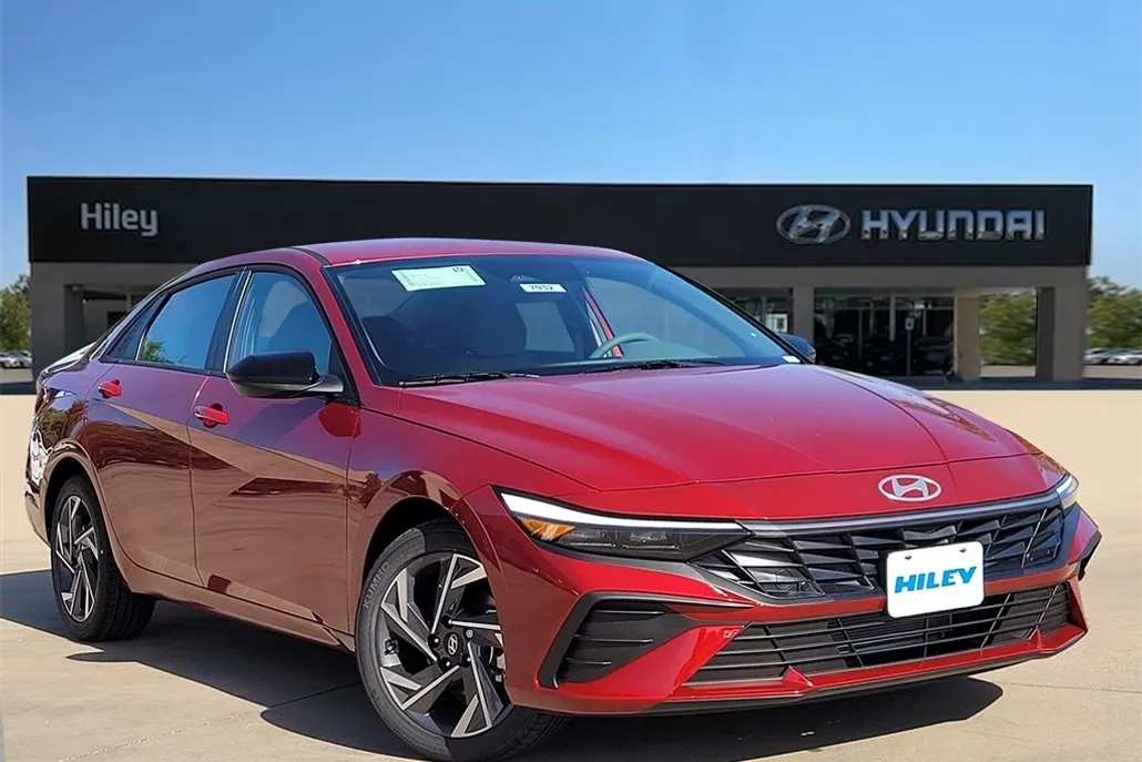 2025 Hyundai Elantra SEL Sport photo 1