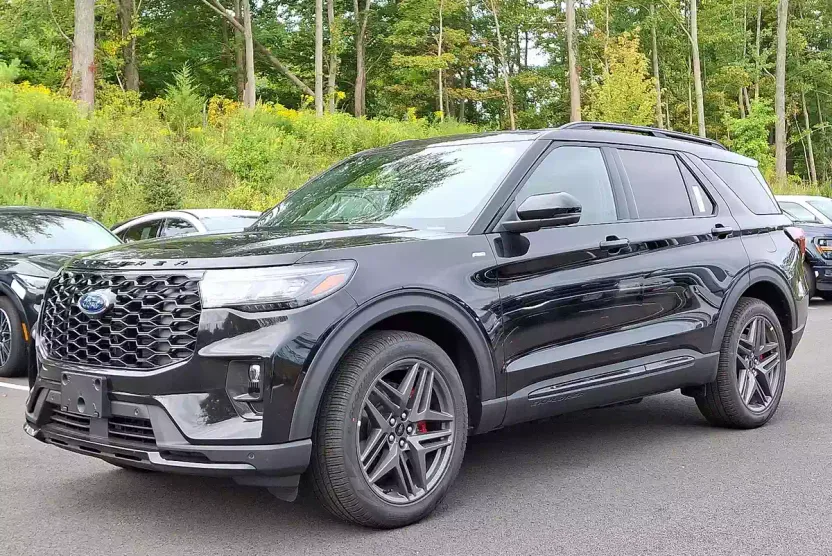 2025 Ford Explorer ST-Line photo 1