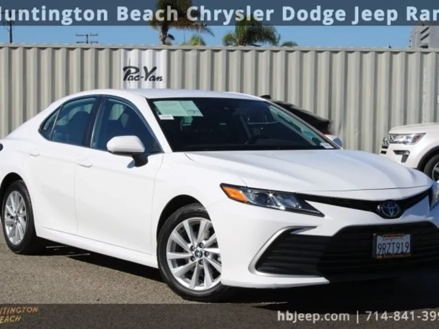 2023 Toyota Camry LE photo 1