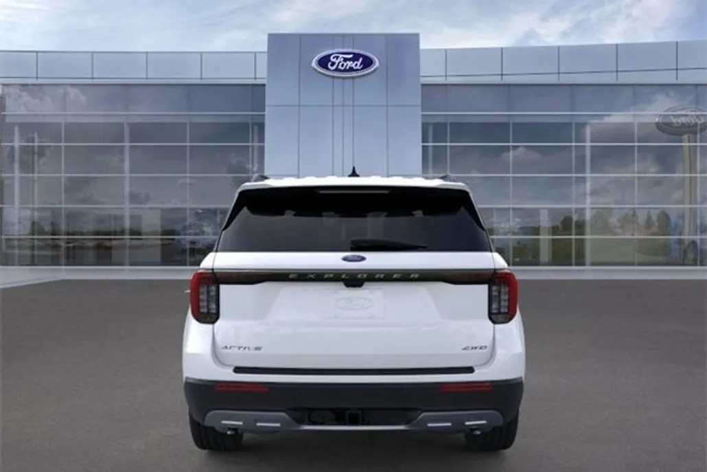 2025 Ford Explorer photo 1