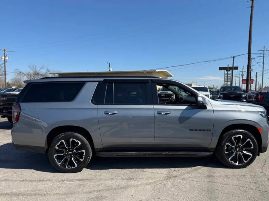 2022 Chevrolet Suburban RST photo 1