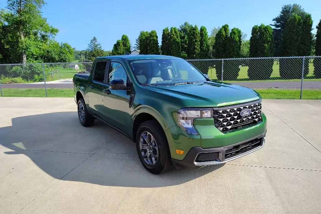 2025 Ford Maverick XLT photo 1