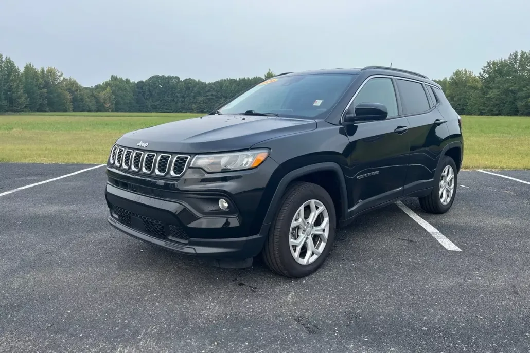 2024 Jeep Compass Latitude photo 1