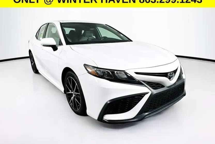 2023 Toyota Camry SE photo 1