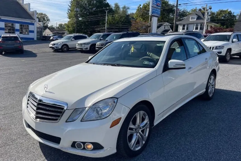 2011 Mercedes Benz E 350 4MATIC photo 1