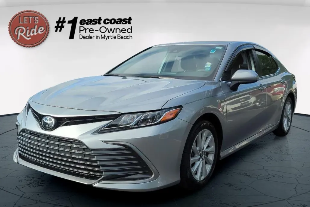 2021 Toyota Camry LE photo 1