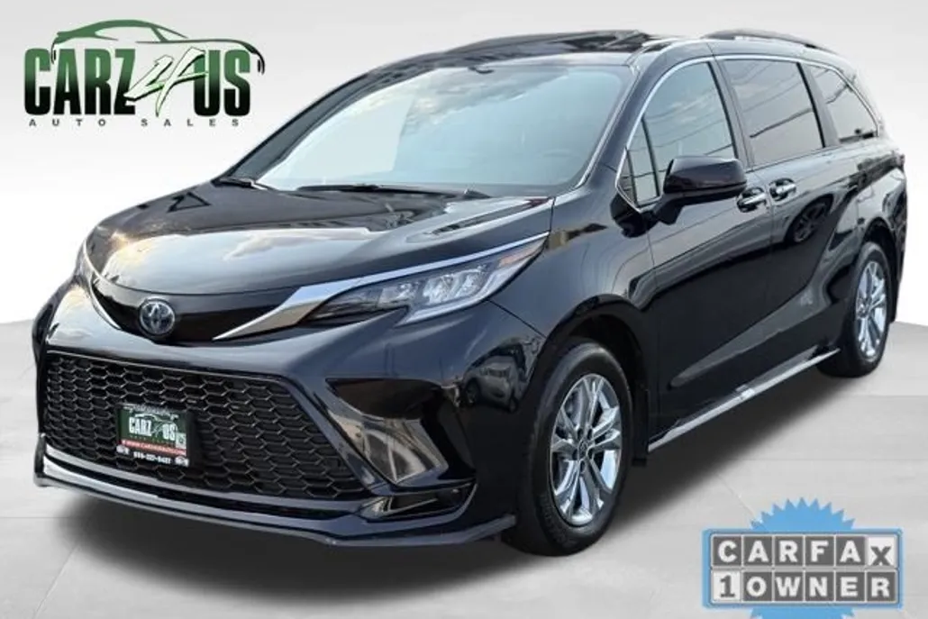 2022 Toyota Sienna XSE photo 1