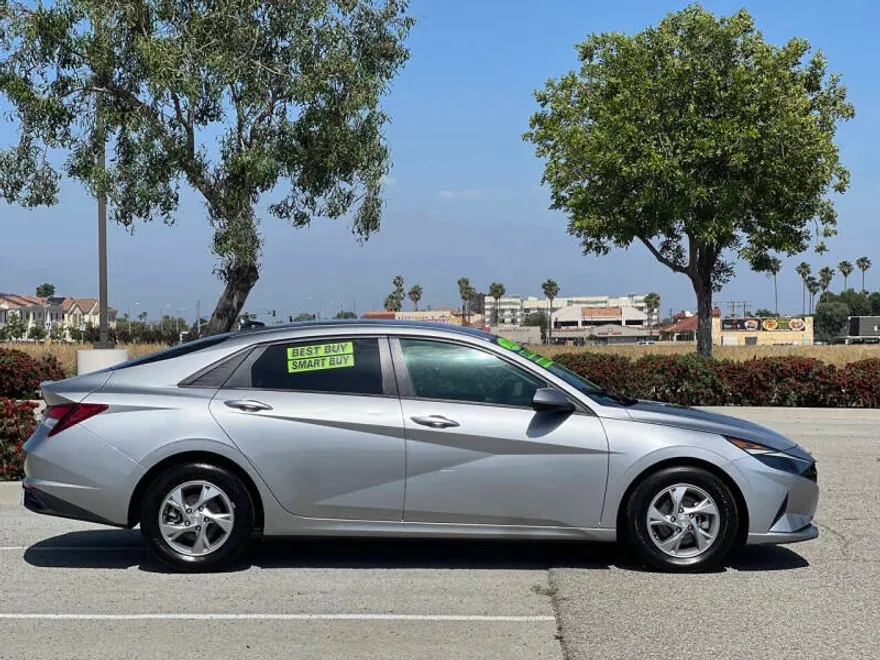 2021 Hyundai Elantra SE photo 1