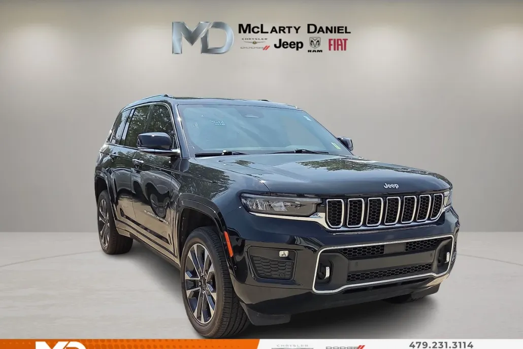 2023 Jeep Grand Cherokee Overland photo 1