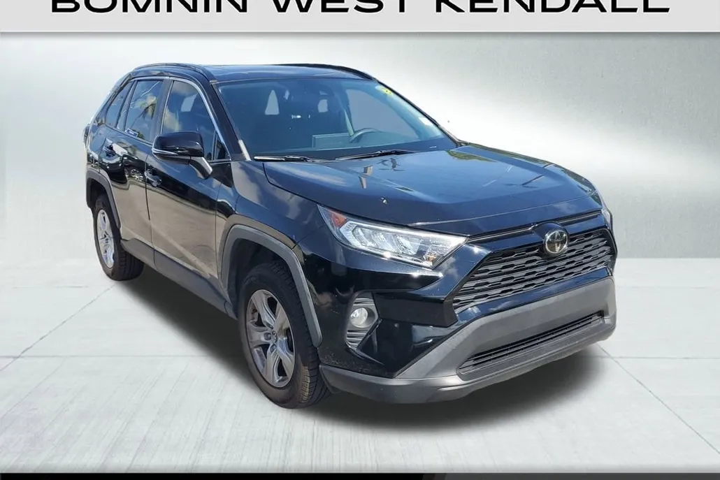 2021 Toyota RAV4 XLE photo 1