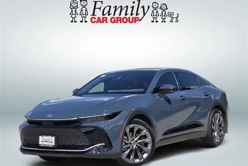 2025 Toyota Crown Limited photo 1