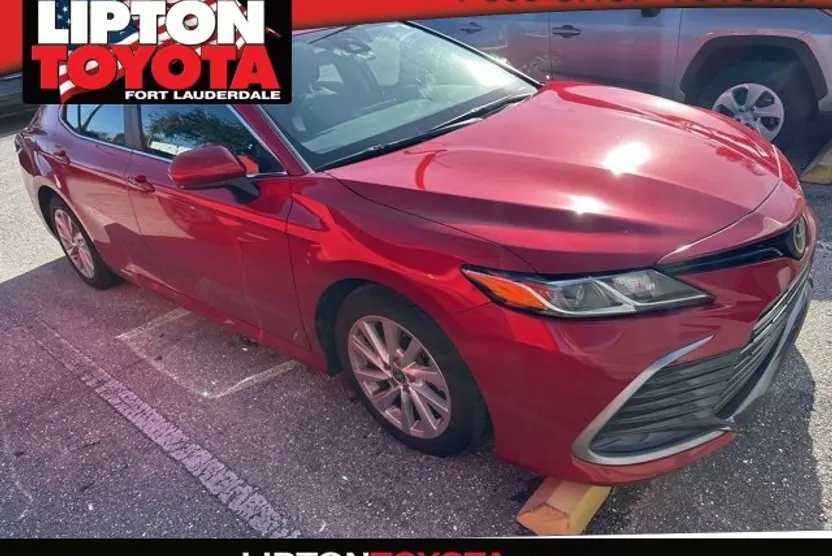2023 Toyota Camry LE photo 1