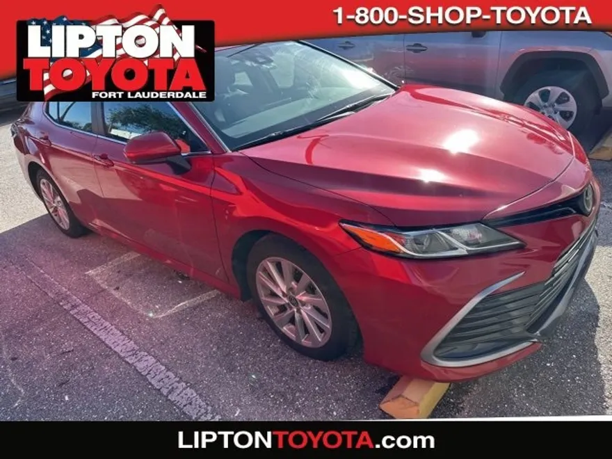 2023 Toyota Camry LE photo 1