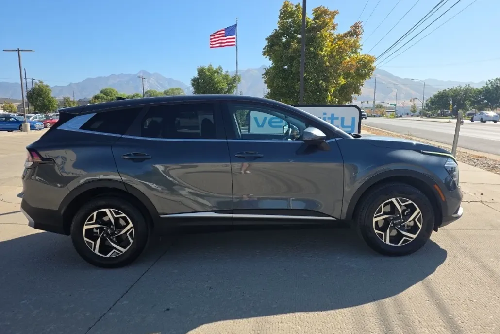 2024 Kia Sportage LX photo 1