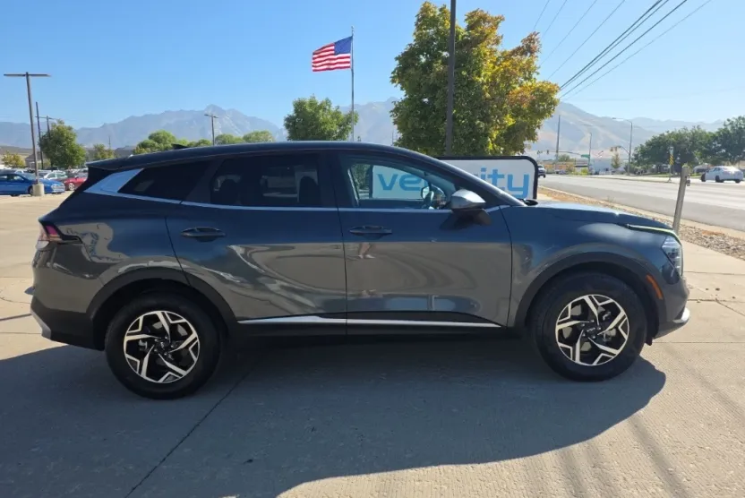 2024 Kia Sportage LX photo 1
